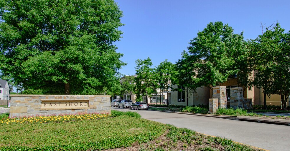 More Photos Of East Shore & Grogan's Mill, The Woodlands Unknown For Lease