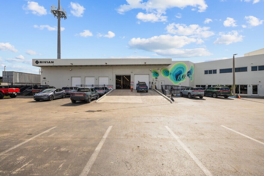 More Photos Of 6955 NW 52nd St, Miami Industrial For Sale