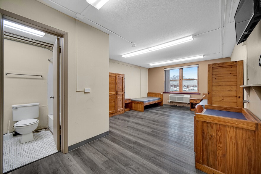 More Photos Of 17430 Dixie Highway, East Hazel Crest Healthcare For Sale