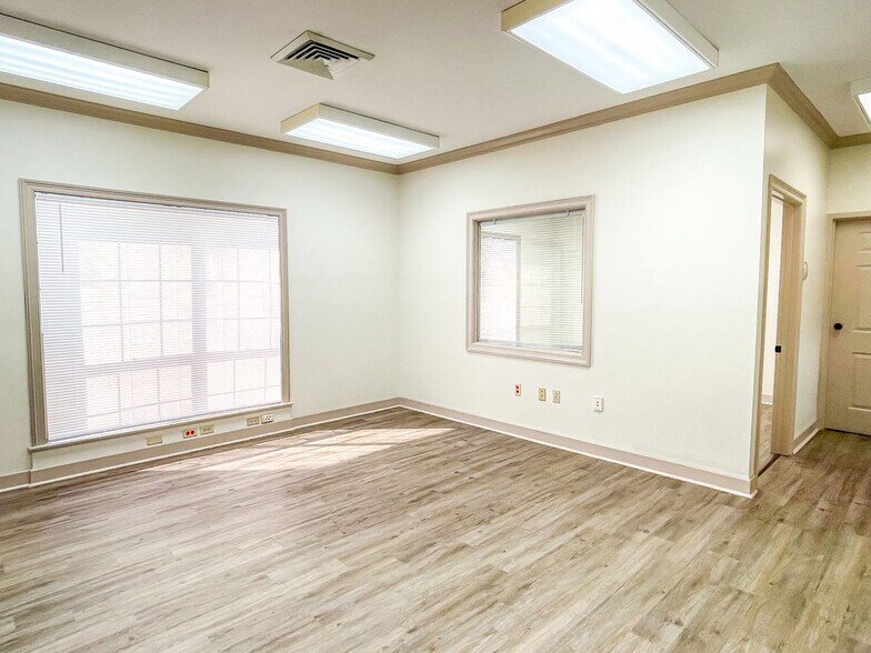 More Photos Of 4917 S Sherwood Forest Blvd, Baton Rouge Office For Lease