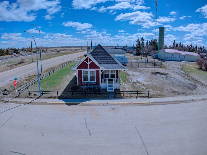 More Photos Of 5015 50 St, Chipman General Retail For Sale