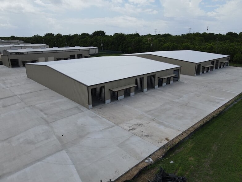 More Photos Of 4303-4307 Chance Ln, Rosharon Warehouse For Lease