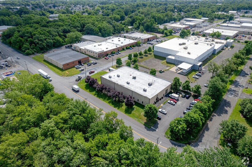 More Photos Of 51 Runway Dr, Levittown Warehouse For Lease