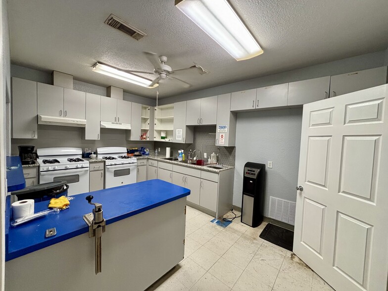 More Photos Of 1141 Brazosport Blvd N, Richwood Daycare Center For Lease