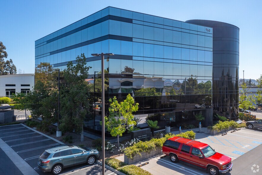 More Photos Of 960 Canterbury Pl, Escondido Office For Lease