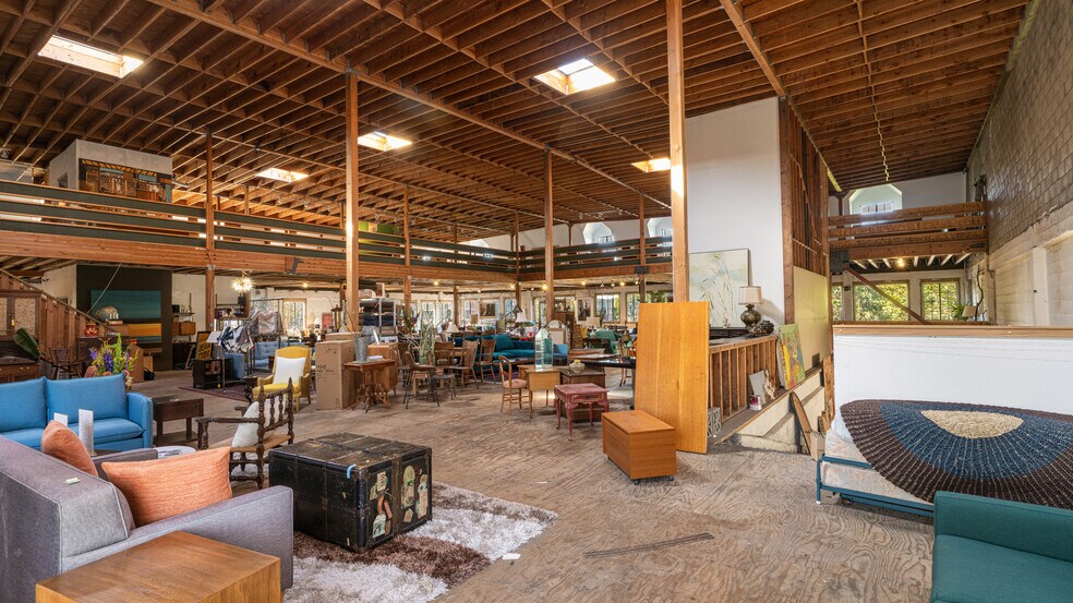 More Photos Of 593-599 Valencia St, San Francisco Storefront Retail Office For Sale