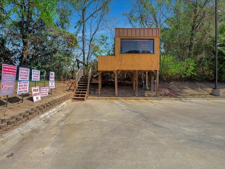 More Photos Of 611 Tenaha St, Center Carwash For Sale
