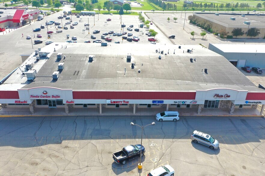 More Photos Of 1305 1st St S, Willmar Freestanding For Sale