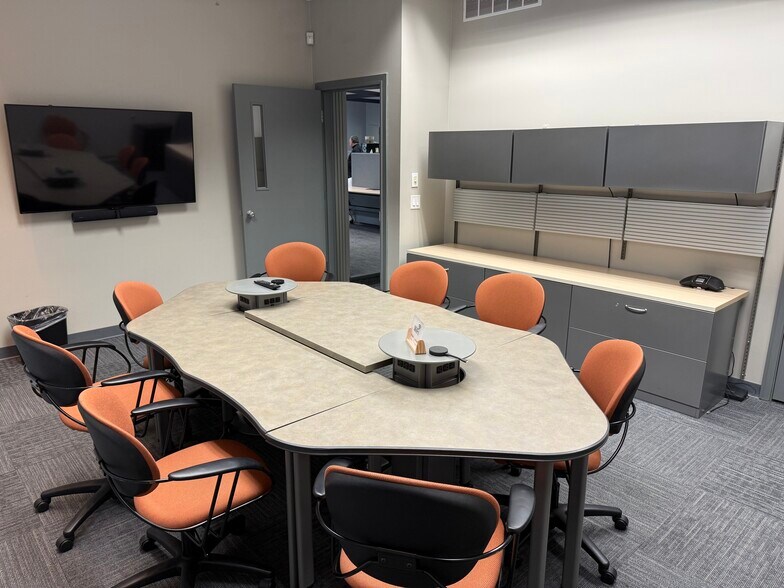 More Photos Of 916 Monmouth St, Newport Office For Lease