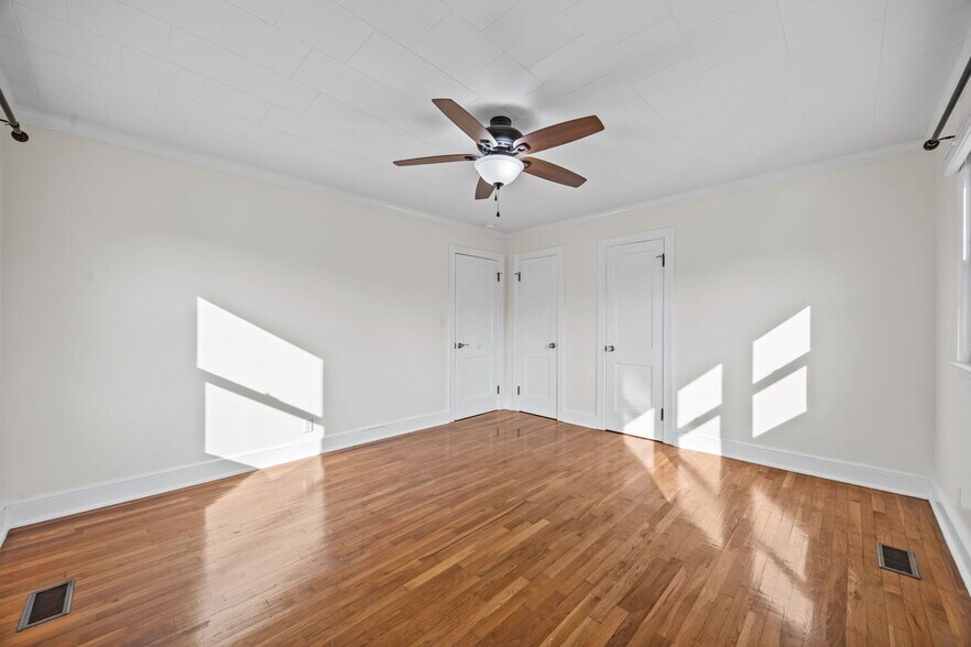 More Photos Of 10612 Durham Rd, Timberlake Flex For Sale