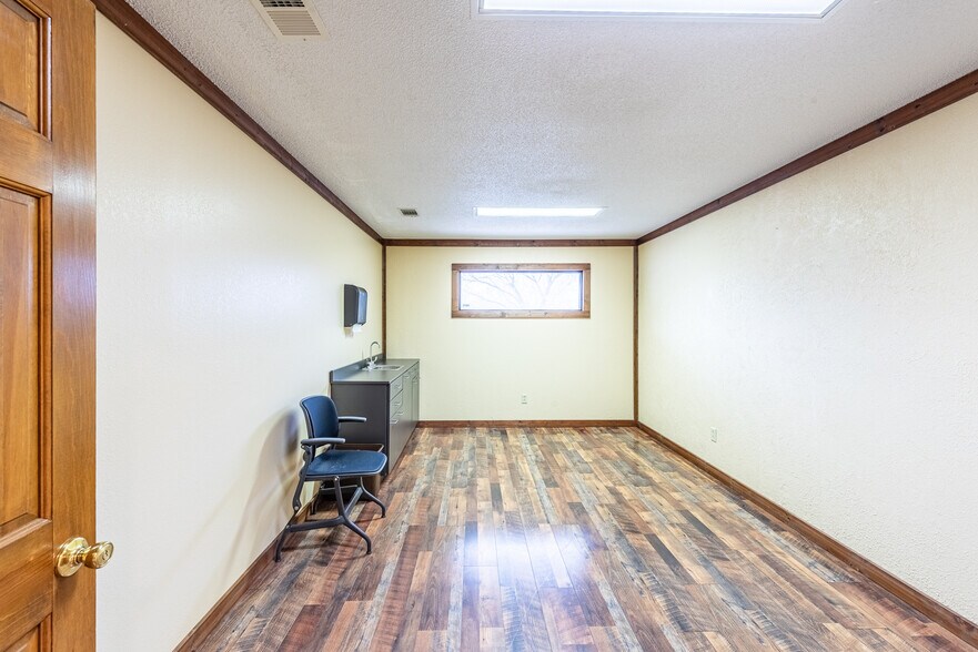 More Photos Of 706 W Barnard St, Glennville Medical For Sale