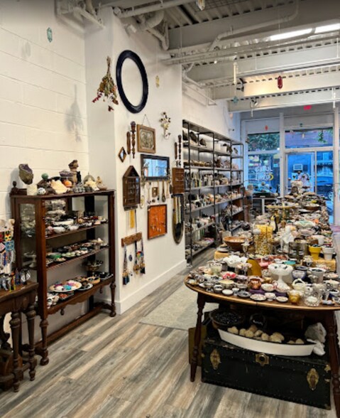 More Photos Of 276 Grand St, Brooklyn Storefront Retail Residential For Lease