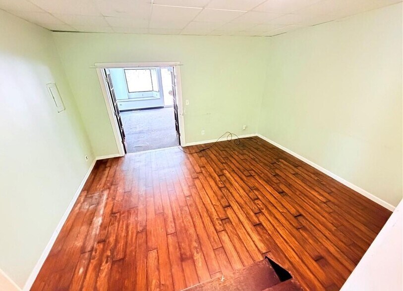 More Photos Of 87 Lake St, Hamburg General Retail For Sale