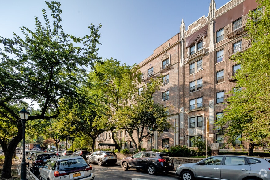 More Photos Of 225 Eastern Pky, Brooklyn Apartments For Lease