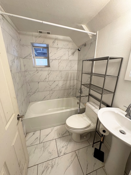 More Photos Of 4064 S Broadway, Englewood Freestanding For Sale