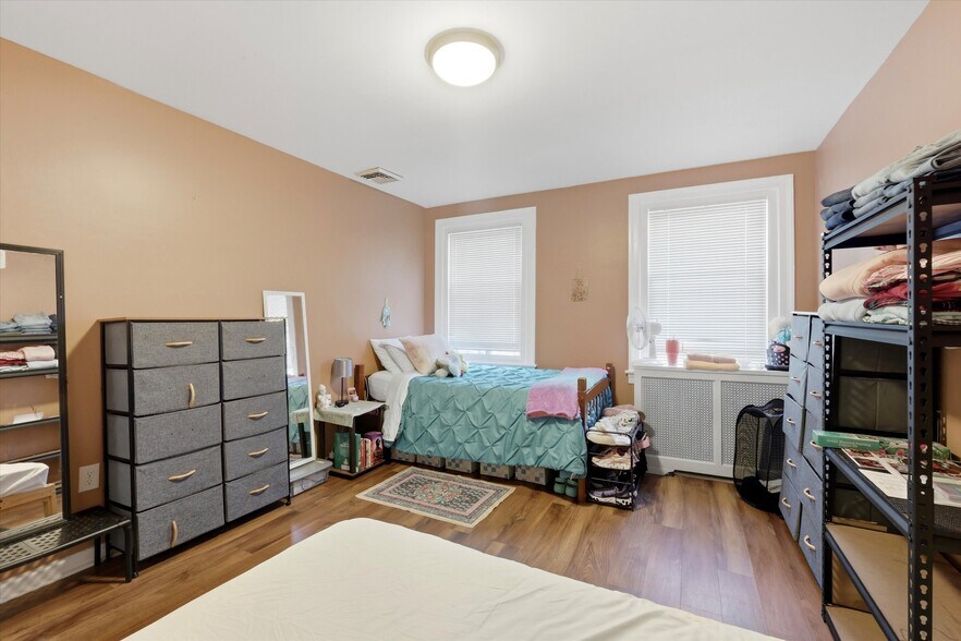 More Photos Of 24 W Stewart Ave, Lansdowne Specialty For Sale