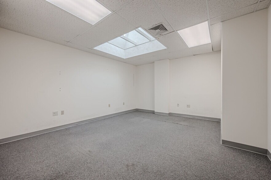 More Photos Of 77 E Main St, Newark Loft Creative Space For Sale