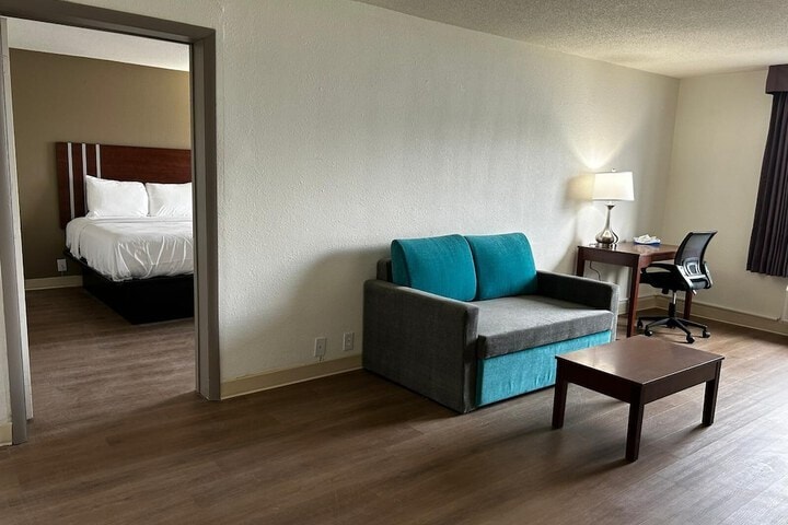 More Photos Of 1095 Wayne Ave, Chambersburg Hotel For Sale