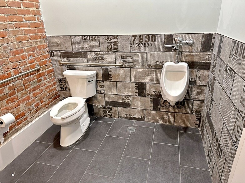 More Photos Of 148 W Broadway, Council Bluffs Storefront For Lease