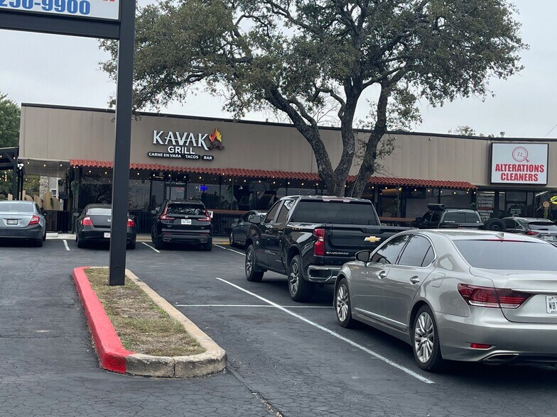 More Photos Of 13233 Pond Springs Rd, Austin Freestanding For Sale