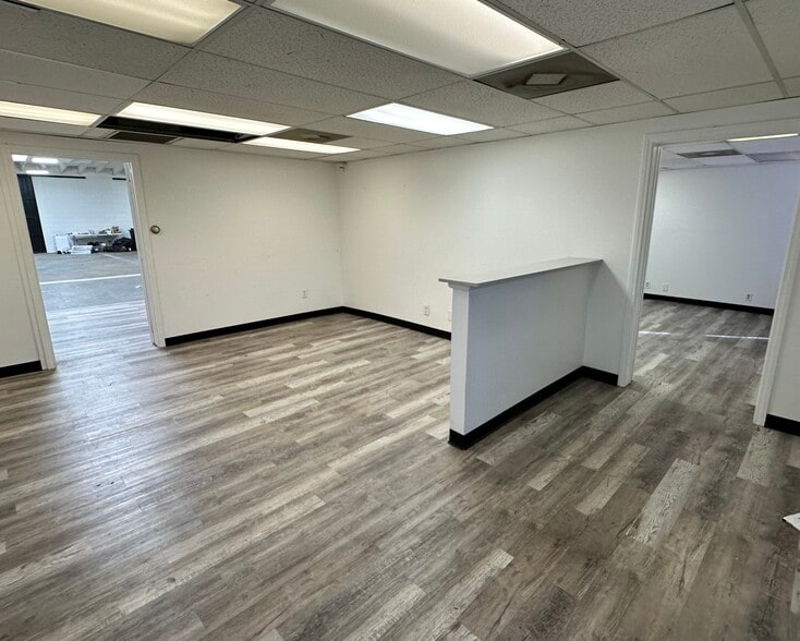 More Photos Of 921-923 Logan St, Santa Ana Office For Sale