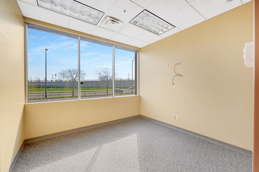 More Photos Of 2016-2020 E 28th St, Minneapolis Research And Development For Lease