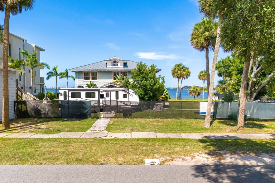 More Photos Of 1811 Riverview Dr, Melbourne Office Residential For Sale