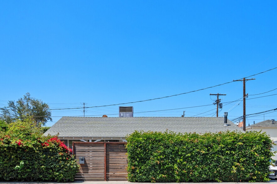 More Photos Of 5205 Agnes Ave, Valley Village Convenience Store For Sale