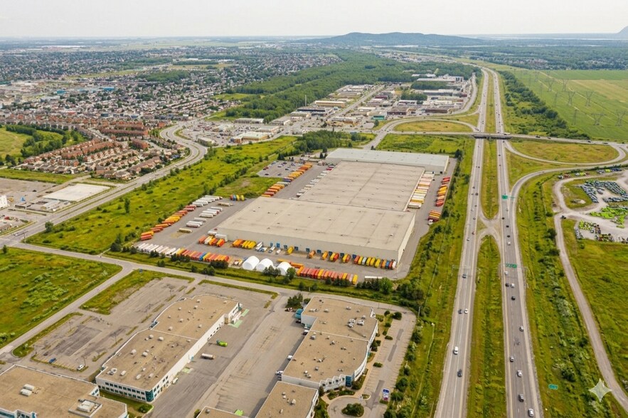 More Photos Of 5405 Pl de la Couronne, Brossard Distribution For Sale