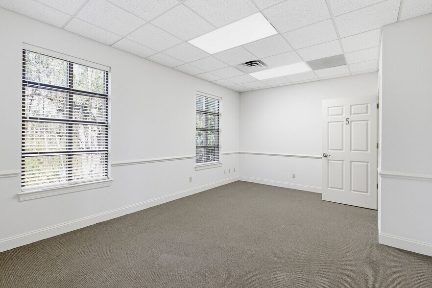 More Photos Of 70 N Main St, Hilton Head Island Office For Sale