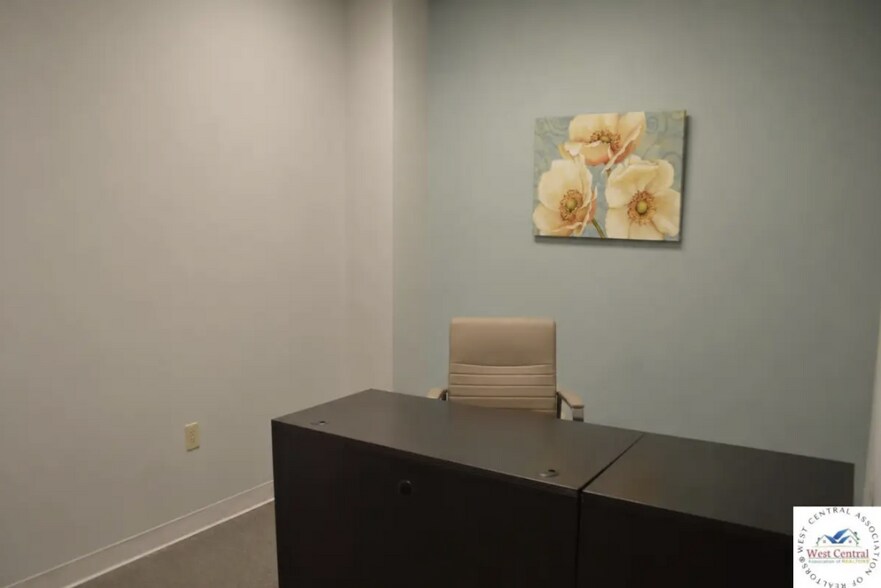 More Photos Of 762 Winchester Dr, Sedalia Office For Lease