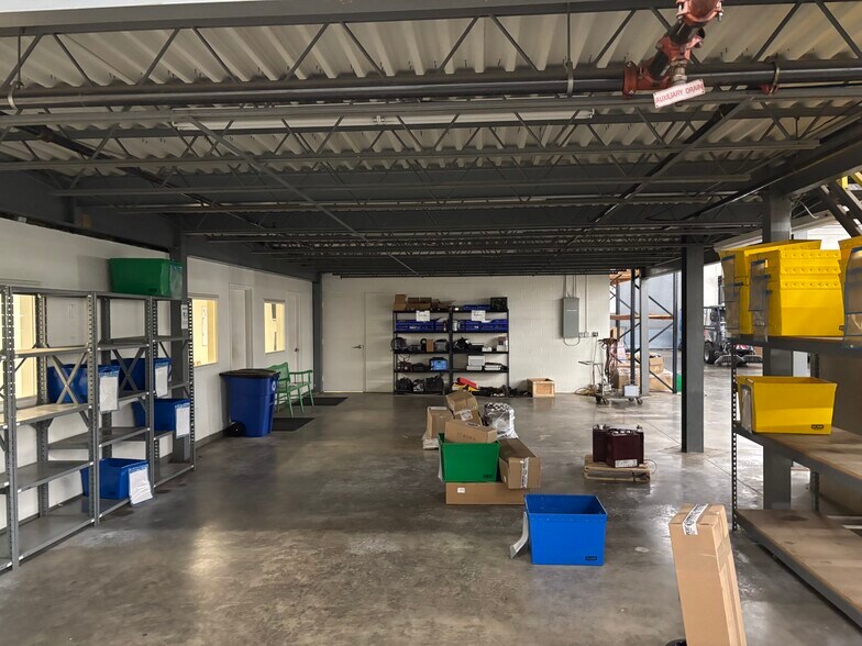 More Photos Of 4315 Taggart Creek Rd, Charlotte Warehouse For Sale