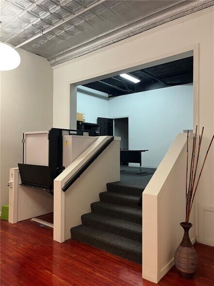 More Photos Of 706 Felix St, Saint Joseph Office For Lease