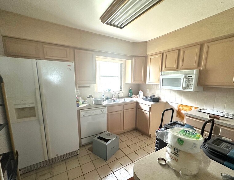 More Photos Of 1034 Woodland dr, Lakeland Office For Sale