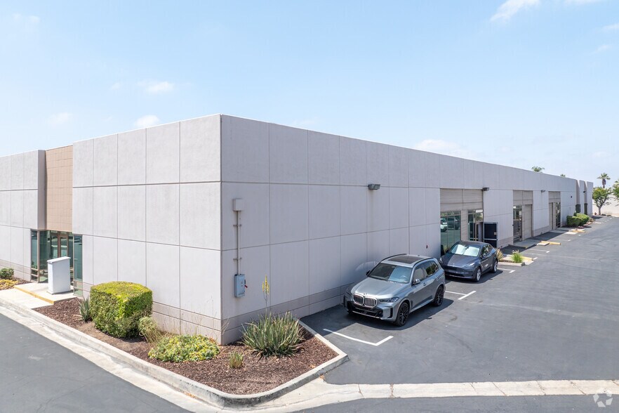 More Photos Of 2038 Iowa Ave, Riverside Office For Lease