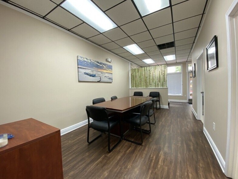 More Photos Of 913 Gulf Breeze Pky, Gulf Breeze Storefront Retail Office For Sale