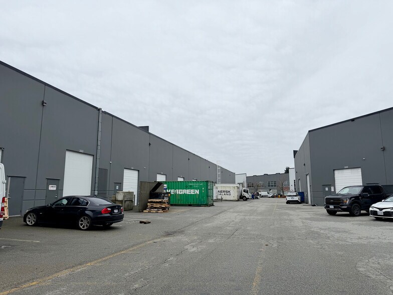 More Photos Of 1225 Kingsway Ave, Port Coquitlam Warehouse For Lease
