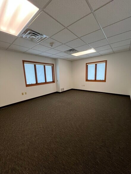 More Photos Of 5739 Green Valley Ct, Oshkosh Manufacturing For Lease