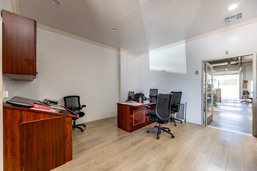More Photos Of 12970 Branford St, Arleta Warehouse For Lease
