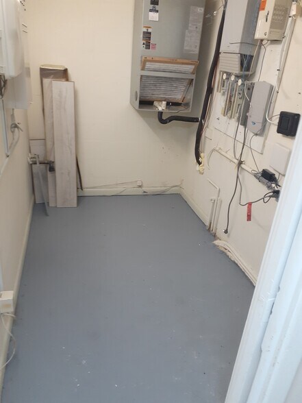 More Photos Of 7120-7190 Seminole Blvd, Seminole Office For Lease