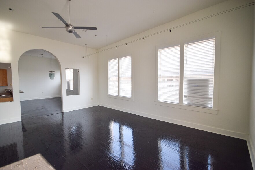 More Photos Of 417-419 Main St, North Little Rock Storefront Retail Office For Sale