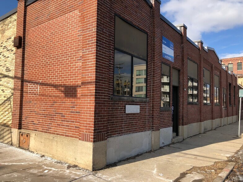 More Photos Of 1117 S 2nd St, Milwaukee Manufacturing For Lease