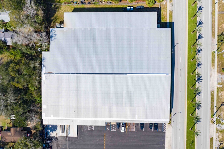 More Photos Of 618 Ridgewood Ave, Holly Hill Warehouse For Lease