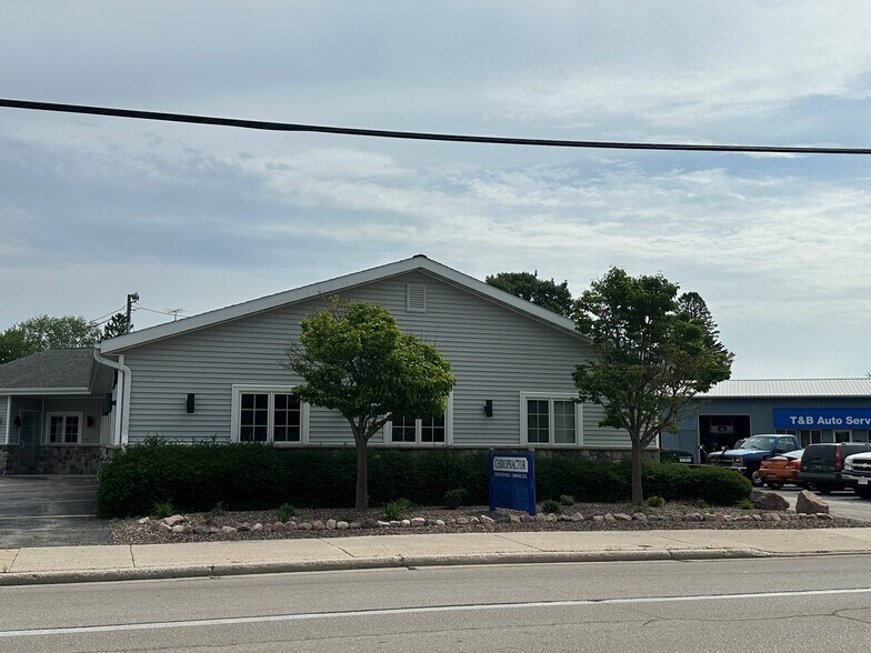 More Photos Of 3009 Forest Ave, Two Rivers Specialty For Lease