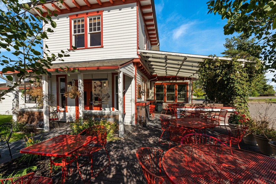 More Photos Of 2711 W College St, Bozeman Restaurant For Sale