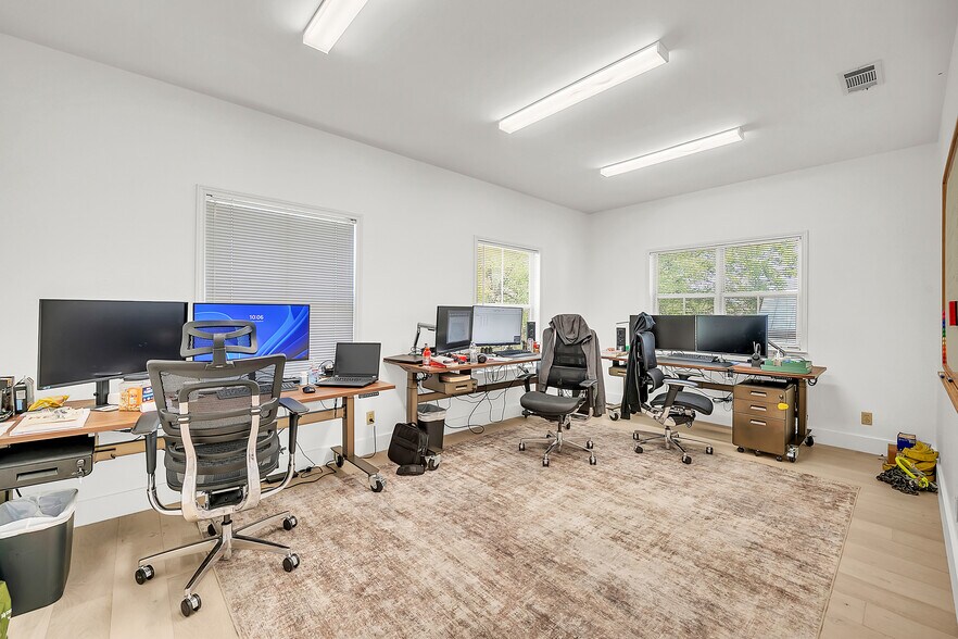 More Photos Of 1704 W 6th St, Austin Office Residential For Lease