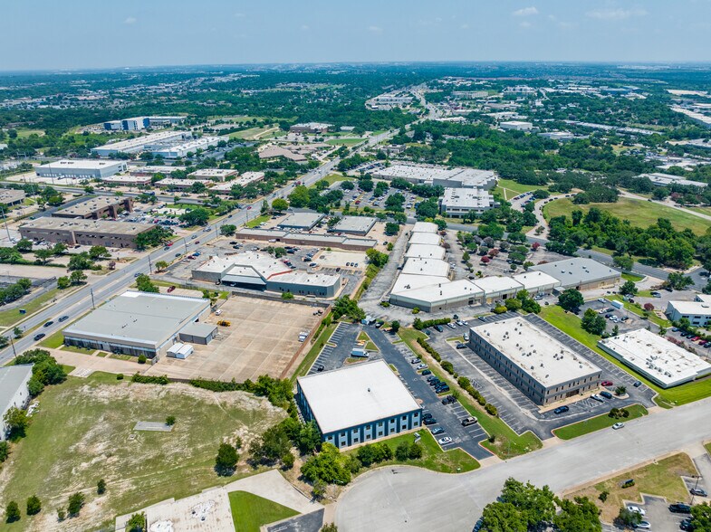 More Photos Of 1606 Headway Cir, Austin Light Manufacturing For Lease