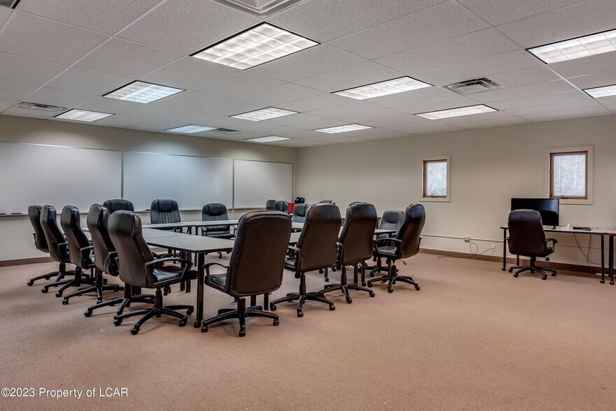 More Photos Of 104 Woodward Hill Rd, Edwardsville Office For Sale