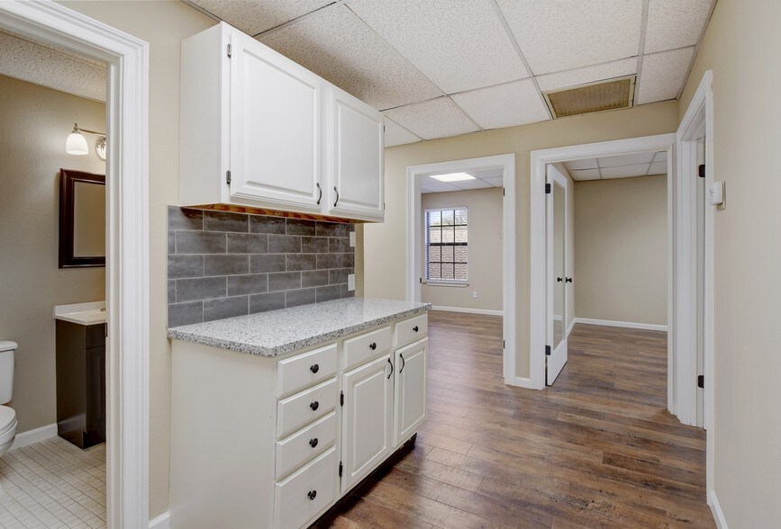 More Photos Of 13740 N Highway 183, Austin Office For Sale