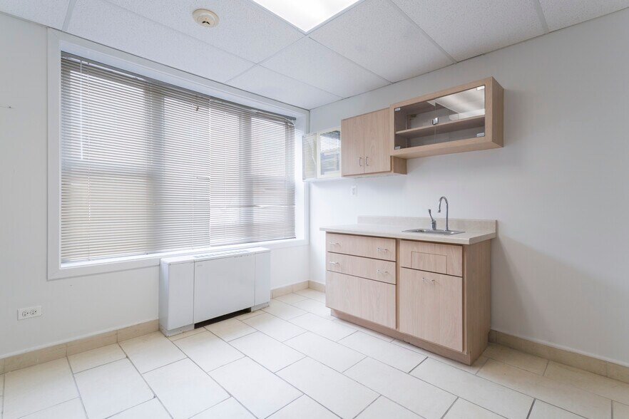 More Photos Of 1835 N 19th Ave, Melrose Park Medical For Lease